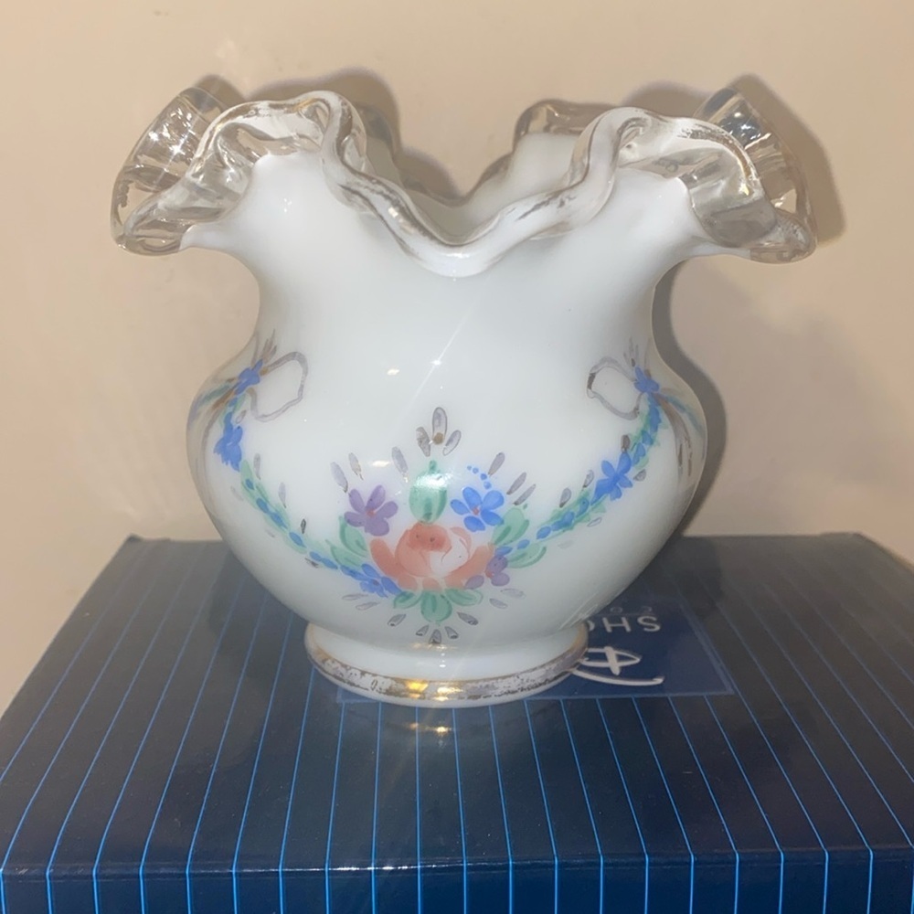 FENTON Charleton Ruffled top Bud Vase